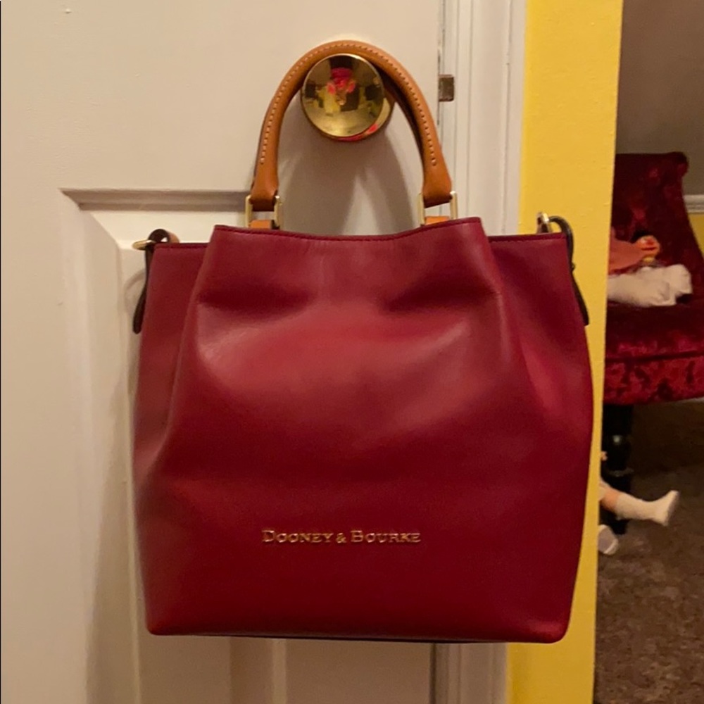 Dooney & Bourke barlow bag